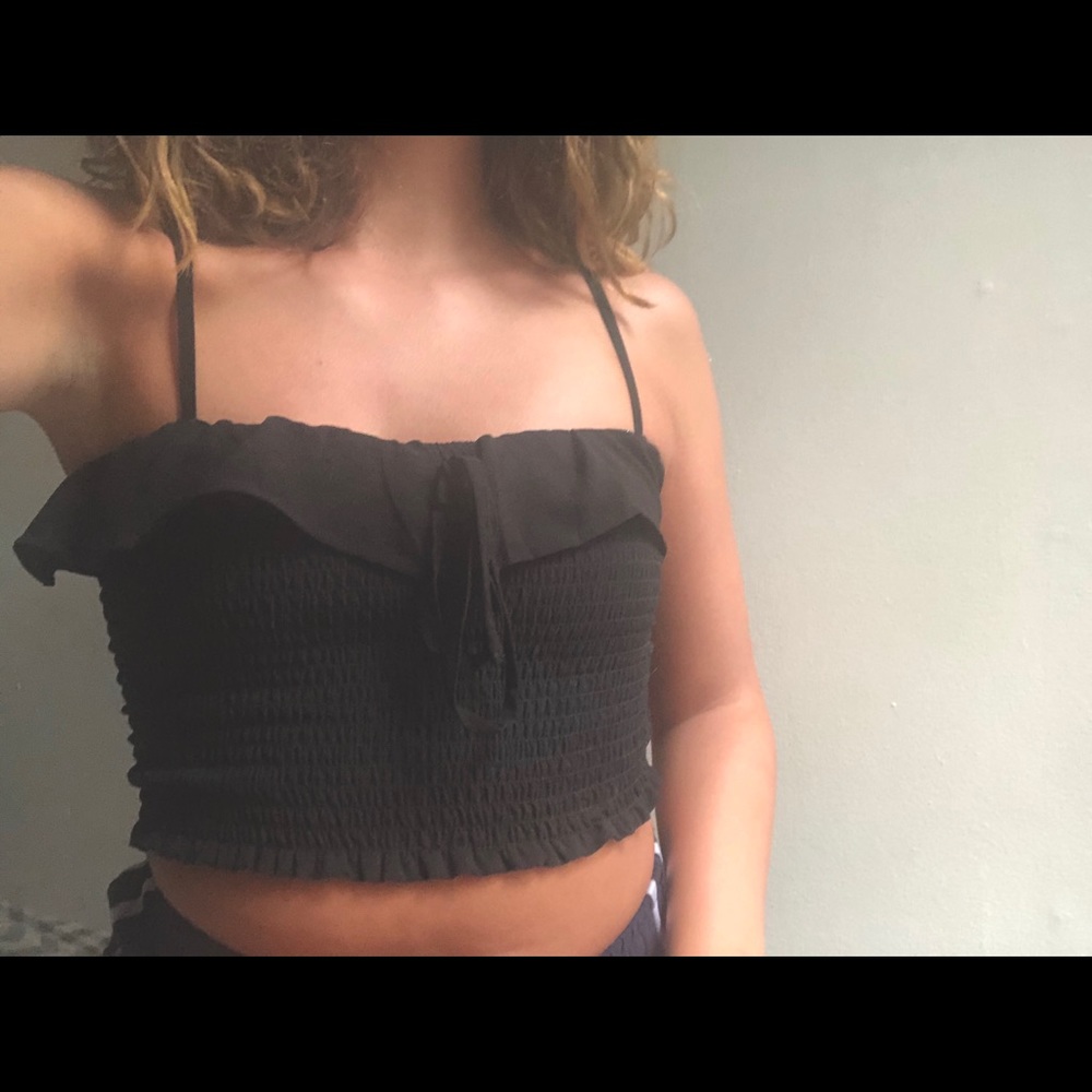 BLACK RUFFLE CROP TOP - Picture 2 of 3